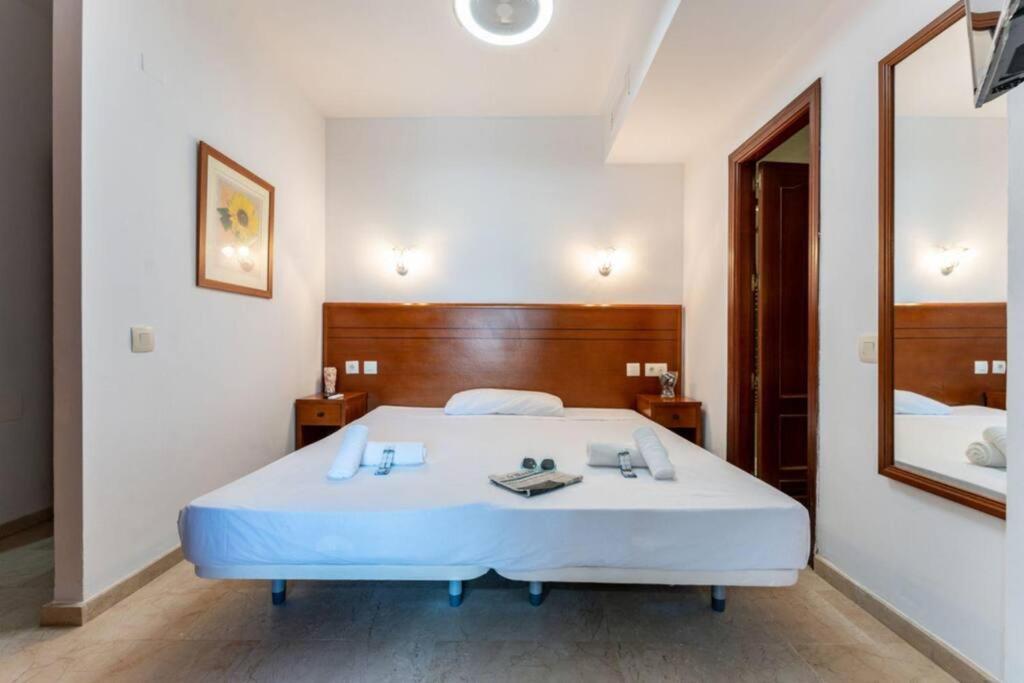 Ct 240 - Beachfront Apartment -Don Juan Манилва Экстерьер фото