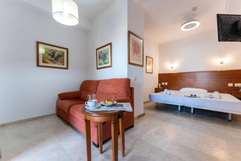 Ct 240 - Beachfront Apartment -Don Juan Манилва Экстерьер фото
