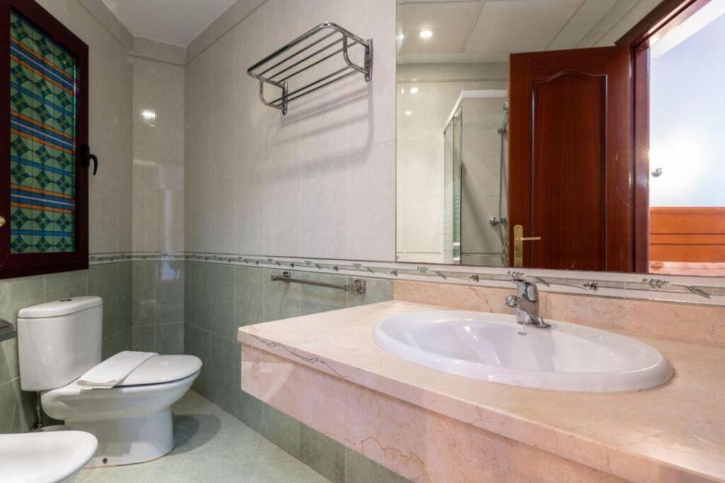 Ct 240 - Beachfront Apartment -Don Juan Манилва Экстерьер фото