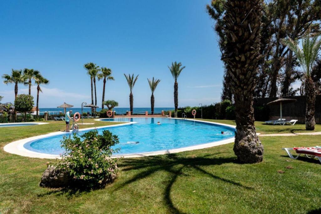 Ct 240 - Beachfront Apartment -Don Juan Манилва Экстерьер фото