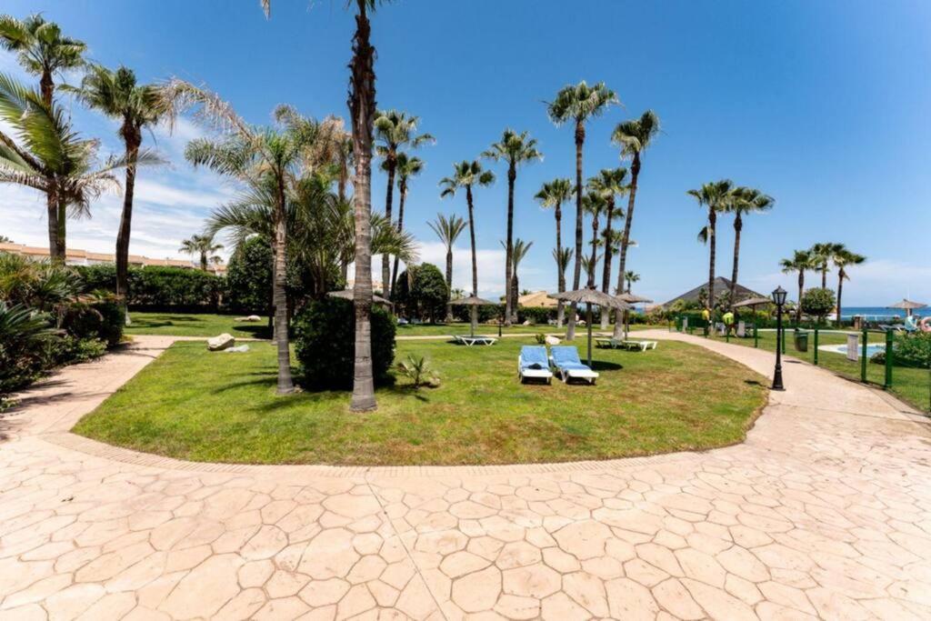 Ct 240 - Beachfront Apartment -Don Juan Манилва Экстерьер фото
