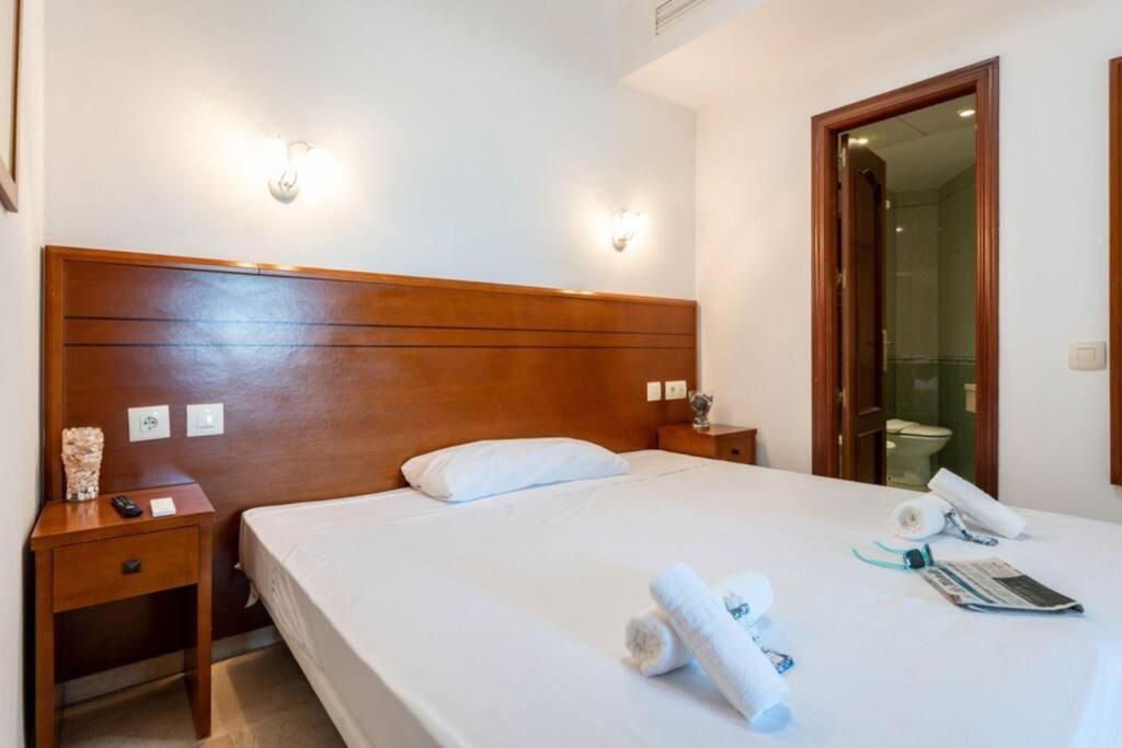 Ct 240 - Beachfront Apartment -Don Juan Манилва Экстерьер фото