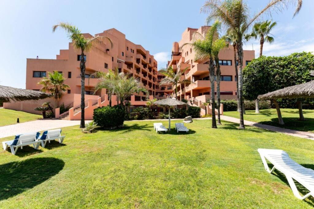 Ct 240 - Beachfront Apartment -Don Juan Манилва Экстерьер фото