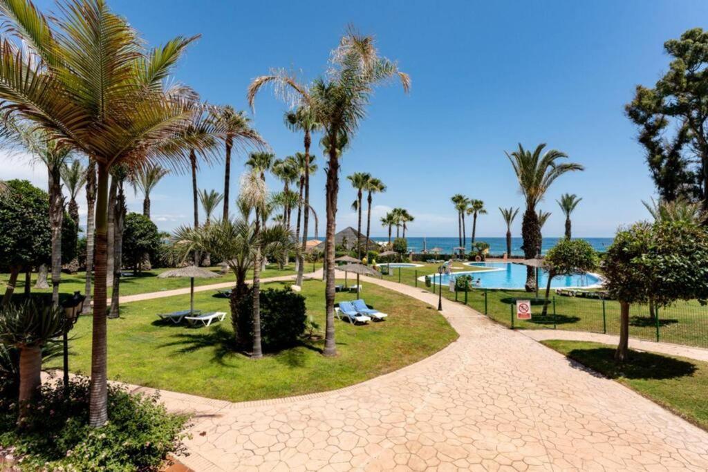 Ct 240 - Beachfront Apartment -Don Juan Манилва Экстерьер фото