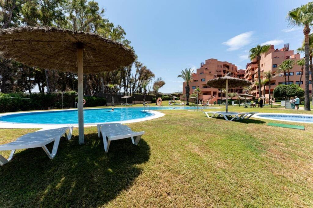 Ct 240 - Beachfront Apartment -Don Juan Манилва Экстерьер фото