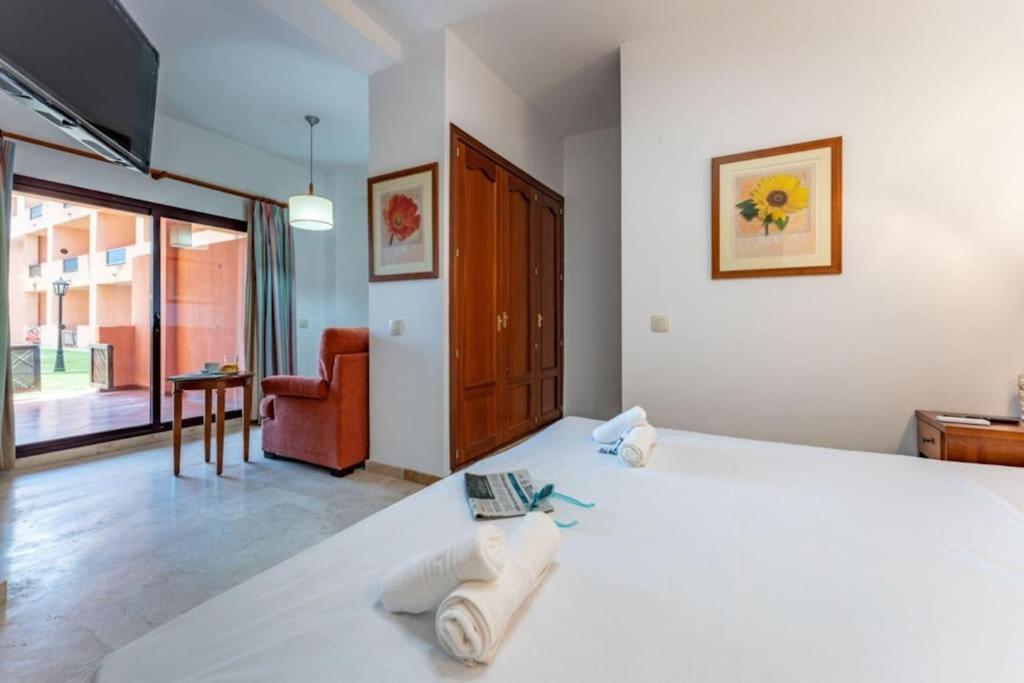 Ct 240 - Beachfront Apartment -Don Juan Манилва Экстерьер фото
