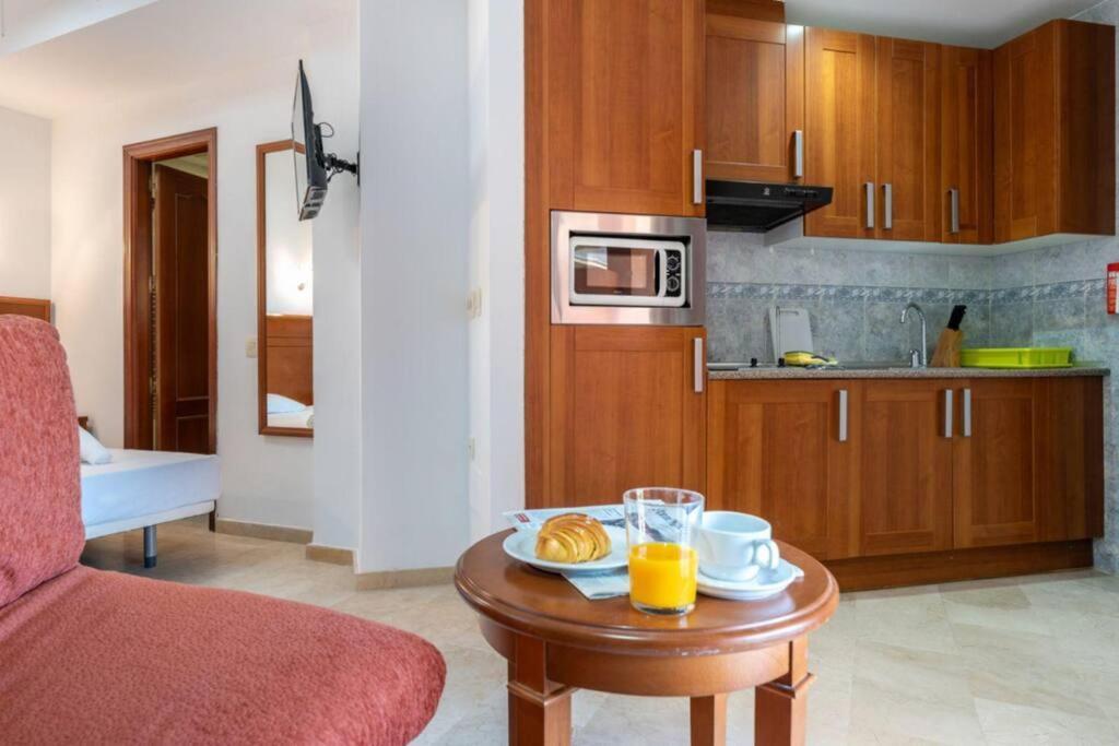 Ct 240 - Beachfront Apartment -Don Juan Манилва Экстерьер фото